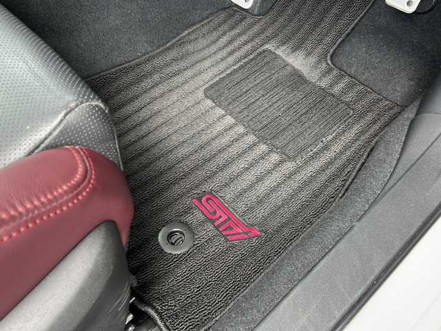 スバル レヴォーグ 1．8STIスポーツ EX 愛知県 2022(令4)年 3.7万km クリスタルホワイトP 登録時走行距離37348キロ/純正ナビゲーション/(Bluetooth/USB入力/AUX/iPod/AMFMラジオ)/バックカメラ/サイド、フロントビューカメラ/純正エアロ/AME STEINER SUPERIORITYホイール/純正タイヤあり/サンルーフ/運転席、助手席パワーシート/運転席、助手席シートヒーター/パワーバックドア/ビークルダイナミクスコントロールシステム/オートビークルホールド/プリクラッシュブレーキ/後退時ブレーキアシスト/追従式クルーズコントロール/レーンキープアシスト/後側方警戒支援システム/ステアリング連動ヘッドランプ/オートハイビーム/ETC/ワンオーナー/取扱説明書