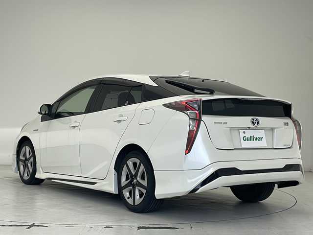 トヨタ プリウス S ツーリングセレクション 沖縄県 2016(平28)年 6万km ホワイトパールクリスタルシャイン 純正ナビ（NSZN-W64T）/フルセグTV/DVD/CD/bluetooth/ETC/バックカメラ/LEDヘッドライト/レザーシート/シートヒーター/エアロパーツ/スマートキー/スペアキー/純正17インチアルミホイール/電動格納ミラー