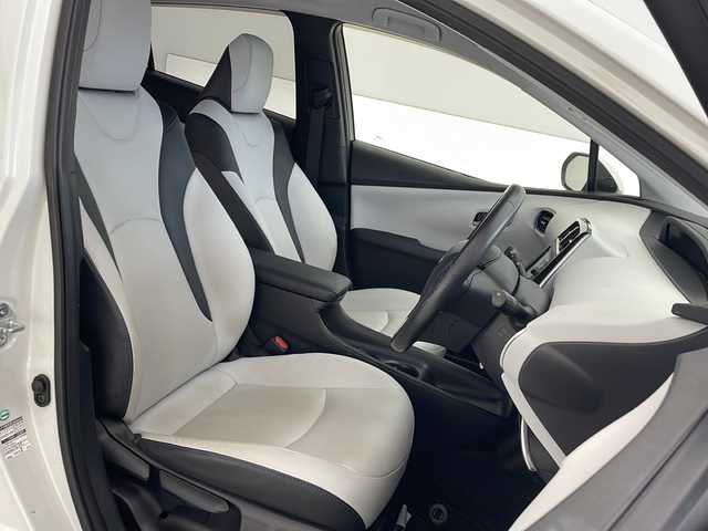 トヨタ プリウス S ツーリングセレクション 沖縄県 2016(平28)年 6万km ホワイトパールクリスタルシャイン 純正ナビ（NSZN-W64T）/フルセグTV/DVD/CD/bluetooth/ETC/バックカメラ/LEDヘッドライト/レザーシート/シートヒーター/エアロパーツ/スマートキー/スペアキー/純正17インチアルミホイール/電動格納ミラー