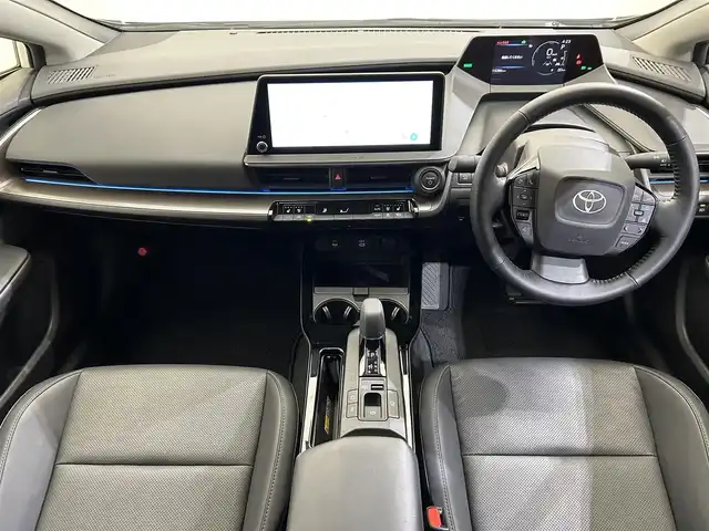 トヨタ プリウス Z 愛媛県 2023(令5)年 1.5万km プラチナホワイトパールマイカ ・１２．３型ナビ（フルセグＴＶ・ＢＴ・ＡｐｐｌｅＣａｒｐｌａｙ・ＦＭＡＭ・ＵＳＢ接続）/・全方位カメラ　/・ＥＴＣ２．０　/・前後ドラレコ一体型デジタルインナーミラー　/・パノラマルーフ　/・レーダークルーズコントロール/・パワーバックドア/・ステアリングヒーター/・衝突軽減ブレーキ/・DN席シートヒーター/ベンチレーション/・パーキングアシスト/・スペアキー/・オートマチックハイビーム/・テレビキャンセラー