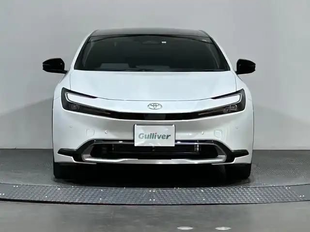 トヨタ プリウス Z 愛媛県 2023(令5)年 1.5万km プラチナホワイトパールマイカ ・１２．３型ナビ（フルセグＴＶ・ＢＴ・ＡｐｐｌｅＣａｒｐｌａｙ・ＦＭＡＭ・ＵＳＢ接続）/・全方位カメラ　/・ＥＴＣ２．０　/・前後ドラレコ一体型デジタルインナーミラー　/・パノラマルーフ　/・レーダークルーズコントロール/・パワーバックドア/・ステアリングヒーター/・衝突軽減ブレーキ/・DN席シートヒーター/ベンチレーション/・パーキングアシスト/・スペアキー/・オートマチックハイビーム/・テレビキャンセラー
