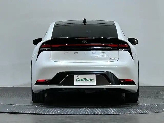 トヨタ プリウス Z 愛媛県 2023(令5)年 1.5万km プラチナホワイトパールマイカ ・１２．３型ナビ（フルセグＴＶ・ＢＴ・ＡｐｐｌｅＣａｒｐｌａｙ・ＦＭＡＭ・ＵＳＢ接続）/・全方位カメラ　/・ＥＴＣ２．０　/・前後ドラレコ一体型デジタルインナーミラー　/・パノラマルーフ　/・レーダークルーズコントロール/・パワーバックドア/・ステアリングヒーター/・衝突軽減ブレーキ/・DN席シートヒーター/ベンチレーション/・パーキングアシスト/・スペアキー/・オートマチックハイビーム/・テレビキャンセラー