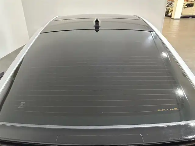 トヨタ プリウス Z 愛媛県 2023(令5)年 1.5万km プラチナホワイトパールマイカ ・１２．３型ナビ（フルセグＴＶ・ＢＴ・ＡｐｐｌｅＣａｒｐｌａｙ・ＦＭＡＭ・ＵＳＢ接続）/・全方位カメラ　/・ＥＴＣ２．０　/・前後ドラレコ一体型デジタルインナーミラー　/・パノラマルーフ　/・レーダークルーズコントロール/・パワーバックドア/・ステアリングヒーター/・衝突軽減ブレーキ/・DN席シートヒーター/ベンチレーション/・パーキングアシスト/・スペアキー/・オートマチックハイビーム/・テレビキャンセラー