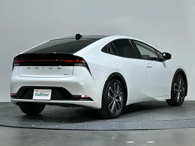 トヨタ プリウス Z 愛媛県 2023(令5)年 1.5万km プラチナホワイトパールマイカ ・１２．３型ナビ（フルセグＴＶ・ＢＴ・ＡｐｐｌｅＣａｒｐｌａｙ・ＦＭＡＭ・ＵＳＢ接続）/・全方位カメラ　/・ＥＴＣ２．０　/・前後ドラレコ一体型デジタルインナーミラー　/・パノラマルーフ　/・レーダークルーズコントロール/・パワーバックドア/・ステアリングヒーター/・衝突軽減ブレーキ/・DN席シートヒーター/ベンチレーション/・パーキングアシスト/・スペアキー/・オートマチックハイビーム/・テレビキャンセラー