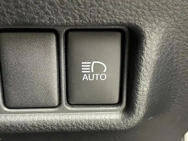 トヨタ Ｃ－ＨＲ G－T 埼玉県 2017(平29)年 4.5万km ホワイトパールクリスタルシャイン 純正ナビ　バックカメラ　ＢＳＭ　レーダークルーズコントロール　ビルトインＥＴＣ　シートヒーター　ドライブレコーダー　ハーフレザー　純正アルミホイール　コーナーセンサー　ＬＥＤライト　地デジＴＶ