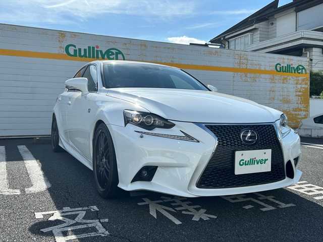 レクサス ＩＳ 300h Fスポーツ 埼玉県 2013(平25)年 9万km ホワイトノーヴァガラスフレーク フルセグテレビ/クルーズコントロール/ETC/メモリナビ/バックカメラ/サンルーフ/プッシュスタート/パワーシート/ABS/横滑り防止装置/レザーシート/オートライト/純正フロアマット/ドライブレコーダー/衝突被害軽減ブレーキ/Bluetooth接続/DVD再生/AAC/PW/PS/取扱説明書/保証書/シートヒーター/ブラインドスポットモニター