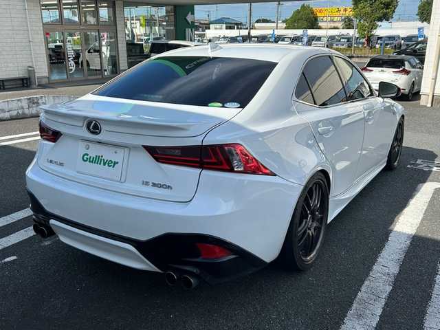 レクサス ＩＳ 300h Fスポーツ 埼玉県 2013(平25)年 9万km ホワイトノーヴァガラスフレーク フルセグテレビ/クルーズコントロール/ETC/メモリナビ/バックカメラ/サンルーフ/プッシュスタート/パワーシート/ABS/横滑り防止装置/レザーシート/オートライト/純正フロアマット/ドライブレコーダー/衝突被害軽減ブレーキ/Bluetooth接続/DVD再生/AAC/PW/PS/取扱説明書/保証書/シートヒーター/ブラインドスポットモニター