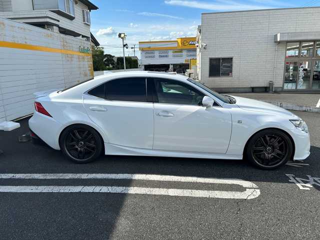 レクサス ＩＳ 300h Fスポーツ 埼玉県 2013(平25)年 9万km ホワイトノーヴァガラスフレーク フルセグテレビ/クルーズコントロール/ETC/メモリナビ/バックカメラ/サンルーフ/プッシュスタート/パワーシート/ABS/横滑り防止装置/レザーシート/オートライト/純正フロアマット/ドライブレコーダー/衝突被害軽減ブレーキ/Bluetooth接続/DVD再生/AAC/PW/PS/取扱説明書/保証書/シートヒーター/ブラインドスポットモニター