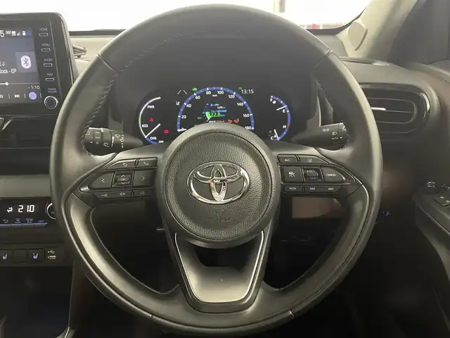 トヨタ ヤリスクロス ハイブリッド Z 大阪府 2021(令3)年 6.3万km ブラックマイカ トヨタセーフティセンス/　・プリクラッシュセーフティ　PCS/　・レーントーシンぐアシスト　LTA/　・レーンディパーチャーアラート　LDA/　・レーダークルーズコントロール　ACC/　・オートマチックハイビーム　AHB/　・ロードサインアシスト　RSA/　・ドライバー異常時対応システム/　・発信遅れ告知機能　TMN/　・プロアクティブドライビングアシスト　PDA/純正8型ディスプレイオーディオ/　Bluetooth/AM/FM/USB/パノラミックビューモニター/バックカメラ/LEDオートライト/オートマチックハイビーム/ハーフレザーシート茶/シートヒーター/パワーシート/純正18インチアルミホイール/クリアランスソナー/電子パーキングブレーキ/ブレーキホールド/スマートキー/ステアリングツイッチ/ビルトイETC/純正フロアマット/ドアバイザー