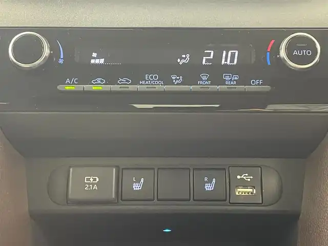 トヨタ ヤリスクロス ハイブリッド Z 大阪府 2021(令3)年 6.3万km ブラックマイカ トヨタセーフティセンス/　・プリクラッシュセーフティ　PCS/　・レーントーシンぐアシスト　LTA/　・レーンディパーチャーアラート　LDA/　・レーダークルーズコントロール　ACC/　・オートマチックハイビーム　AHB/　・ロードサインアシスト　RSA/　・ドライバー異常時対応システム/　・発信遅れ告知機能　TMN/　・プロアクティブドライビングアシスト　PDA/純正8型ディスプレイオーディオ/　Bluetooth/AM/FM/USB/パノラミックビューモニター/バックカメラ/LEDオートライト/オートマチックハイビーム/ハーフレザーシート茶/シートヒーター/パワーシート/純正18インチアルミホイール/クリアランスソナー/電子パーキングブレーキ/ブレーキホールド/スマートキー/ステアリングツイッチ/ビルトイETC/純正フロアマット/ドアバイザー
