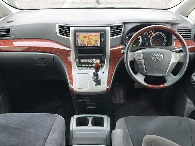トヨタ ヴェルファイア 2．4Z プラチナセレクションⅡ 富山県 2011(平23)年 9.8万km ブラック ワンオーナー/４WD/両側パワースライドドア/スマートキー/純正メモリーナビ（NSZT-W60）/純正フリップダウンモニター/DVD/MSV/フルセグTV/バックカメラ/ビルトインETC/前後ドラレコ/純正１８インチAW/HIDヘッドライト/フォグ/クリアランスソナー/オットマンシート/電格ウィンカーミラー/木目・革巻きステアリング/ステアリングスイッチ/純正ドアバイザー/純正フロアマット/プッシュスタート/保証書・取説