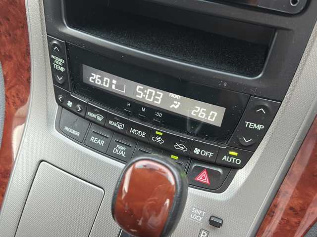 トヨタ ヴェルファイア 2．4Z プラチナセレクションⅡ 富山県 2011(平23)年 9.8万km ブラック ワンオーナー/４WD/両側パワースライドドア/スマートキー/純正メモリーナビ（NSZT-W60）/純正フリップダウンモニター/DVD/MSV/フルセグTV/バックカメラ/ビルトインETC/前後ドラレコ/純正１８インチAW/HIDヘッドライト/フォグ/クリアランスソナー/オットマンシート/電格ウィンカーミラー/木目・革巻きステアリング/ステアリングスイッチ/純正ドアバイザー/純正フロアマット/プッシュスタート/保証書・取説