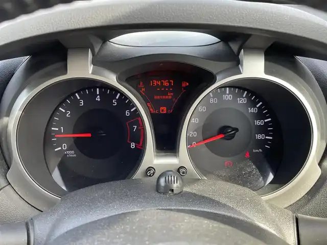 日産 ジューク 15RX Vセレクション 宮崎県 2016(平28)年 13.4万km ブリリアントホワイトパール 純正ナビ/（MM115D-W）（BT）（ワンセグTV）/パワーステアリング/プッシュスタート/パワーウインドウ/エアバックW/純正LEDヘッドライト/純正フロアマット/バックカメラ/パーキングアシスト/オートライト/横滑り防止装置/盗難防止装置/ABS/AAC/ETC