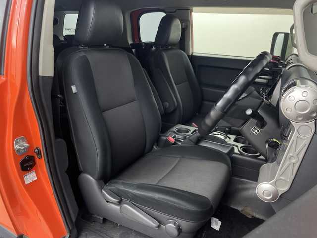 トヨタ ＦＪクルーザー 埼玉県 2014(平26)年 10.9万km オレンジ/ホワイト 社外ナビ/　（FM/AM/Bluetooth/iPod/DVD/CD）/フルセグテレビ/バックカメラ/ドライブレコーダー/フロアマット/コーナーセンサー/背面タイヤ/ETC