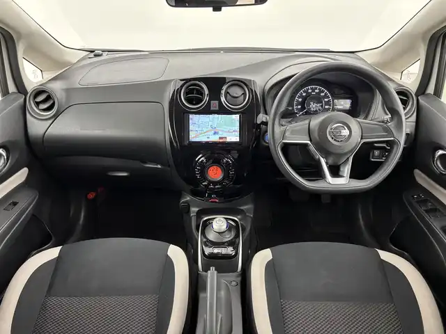 日産 ノート e－パワー X 福岡県 2018(平30)年 7.4万km ブリリアントホワイトパール 社外ナビ　/バックカメラ　/ＥＴＣ　/前方ドライブレコーダー　/エマージェンシーブレーキ　/車線逸脱防止支援システム　/横滑り防止装置　/車両接近通報装置　/プッシュスタート　/電動格納式ドアミラー　/純正フロアマット