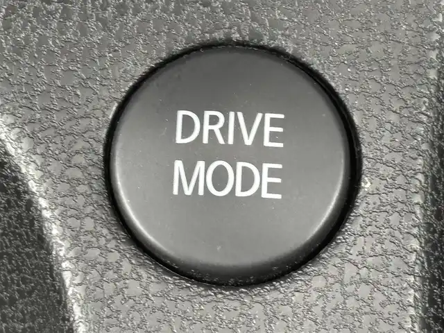 日産 ノート e－パワー X 福岡県 2018(平30)年 7.4万km ブリリアントホワイトパール 社外ナビ　/バックカメラ　/ＥＴＣ　/前方ドライブレコーダー　/エマージェンシーブレーキ　/車線逸脱防止支援システム　/横滑り防止装置　/車両接近通報装置　/プッシュスタート　/電動格納式ドアミラー　/純正フロアマット