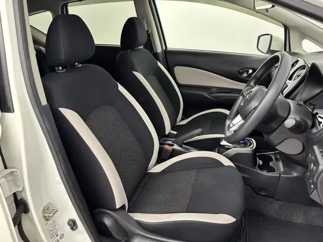 日産 ノート e－パワー X 福岡県 2018(平30)年 7.4万km ブリリアントホワイトパール 社外ナビ　/バックカメラ　/ＥＴＣ　/前方ドライブレコーダー　/エマージェンシーブレーキ　/車線逸脱防止支援システム　/横滑り防止装置　/車両接近通報装置　/プッシュスタート　/電動格納式ドアミラー　/純正フロアマット