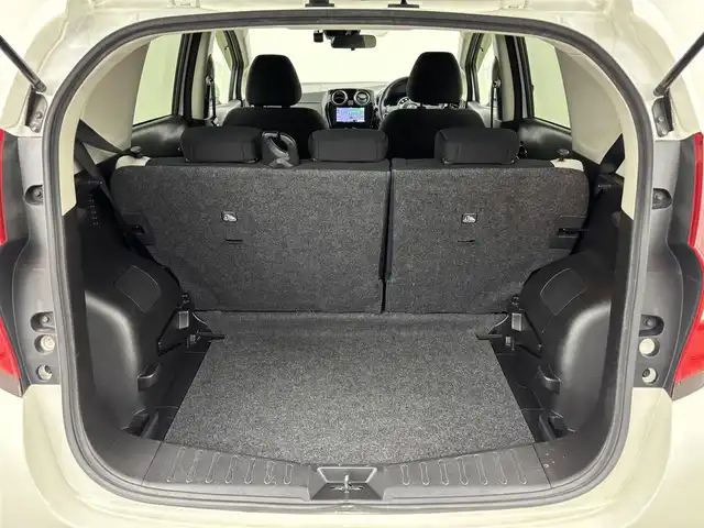 日産 ノート e－パワー X 福岡県 2018(平30)年 7.4万km ブリリアントホワイトパール 社外ナビ　/バックカメラ　/ＥＴＣ　/前方ドライブレコーダー　/エマージェンシーブレーキ　/車線逸脱防止支援システム　/横滑り防止装置　/車両接近通報装置　/プッシュスタート　/電動格納式ドアミラー　/純正フロアマット