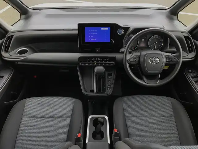 トヨタ ノア ハイブリッド X 鳥取県 2022(令4)年 6.1万km ホワイトパールクリスタルシャイン 純正8型DPオーディオ/BT/USB/Miracast/バックカメラ・ETC/トヨタセーフティセンス/レーンキープアシスト/レーダークルーズコントロール/クリアランスソナー/ドライブレコーダー/LEDヘットライト/両側イージークローザー/オートマチックハイビーム/AC100V充電/プッシュエンジンスタート/スマートキー/フロアマット/ドアバイザー