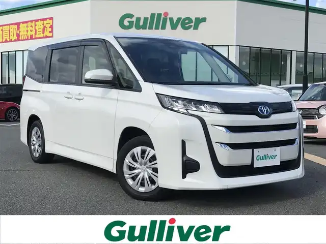 トヨタ ノア ハイブリッド X 鳥取県 2022(令4)年 6.1万km ホワイトパールクリスタルシャイン 純正8型DPオーディオ/BT/USB/Miracast/バックカメラ・ETC/トヨタセーフティセンス/レーンキープアシスト/レーダークルーズコントロール/クリアランスソナー/ドライブレコーダー/LEDヘットライト/両側イージークローザー/オートマチックハイビーム/AC100V充電/プッシュエンジンスタート/スマートキー/フロアマット/ドアバイザー