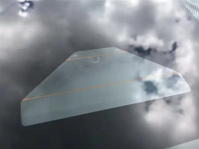 トヨタ ノア ハイブリッド X 鳥取県 2022(令4)年 6.1万km ホワイトパールクリスタルシャイン 純正8型DPオーディオ/BT/USB/Miracast/バックカメラ・ETC/トヨタセーフティセンス/レーンキープアシスト/レーダークルーズコントロール/クリアランスソナー/ドライブレコーダー/LEDヘットライト/両側イージークローザー/オートマチックハイビーム/AC100V充電/プッシュエンジンスタート/スマートキー/フロアマット/ドアバイザー