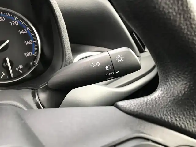 トヨタ ノア ハイブリッド X 鳥取県 2022(令4)年 6.1万km ホワイトパールクリスタルシャイン 純正8型DPオーディオ/BT/USB/Miracast/バックカメラ・ETC/トヨタセーフティセンス/レーンキープアシスト/レーダークルーズコントロール/クリアランスソナー/ドライブレコーダー/LEDヘットライト/両側イージークローザー/オートマチックハイビーム/AC100V充電/プッシュエンジンスタート/スマートキー/フロアマット/ドアバイザー