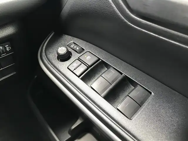 トヨタ ノア ハイブリッド X 鳥取県 2022(令4)年 6.1万km ホワイトパールクリスタルシャイン 純正8型DPオーディオ/BT/USB/Miracast/バックカメラ・ETC/トヨタセーフティセンス/レーンキープアシスト/レーダークルーズコントロール/クリアランスソナー/ドライブレコーダー/LEDヘットライト/両側イージークローザー/オートマチックハイビーム/AC100V充電/プッシュエンジンスタート/スマートキー/フロアマット/ドアバイザー