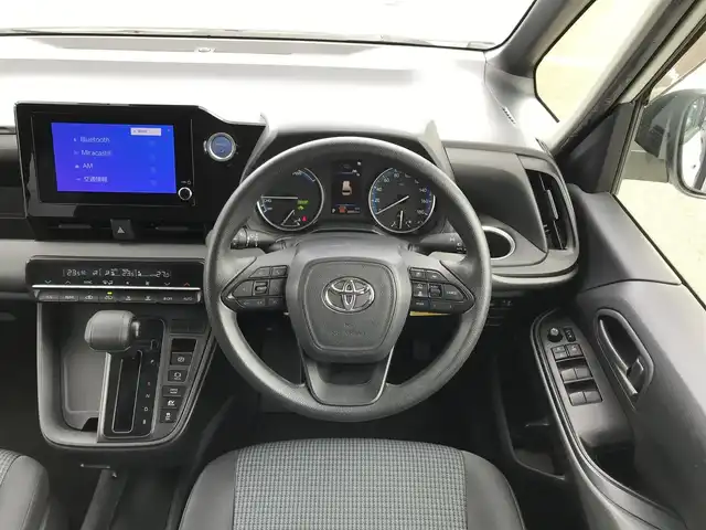 トヨタ ノア ハイブリッド X 鳥取県 2022(令4)年 6.1万km ホワイトパールクリスタルシャイン 純正8型DPオーディオ/BT/USB/Miracast/バックカメラ・ETC/トヨタセーフティセンス/レーンキープアシスト/レーダークルーズコントロール/クリアランスソナー/ドライブレコーダー/LEDヘットライト/両側イージークローザー/オートマチックハイビーム/AC100V充電/プッシュエンジンスタート/スマートキー/フロアマット/ドアバイザー