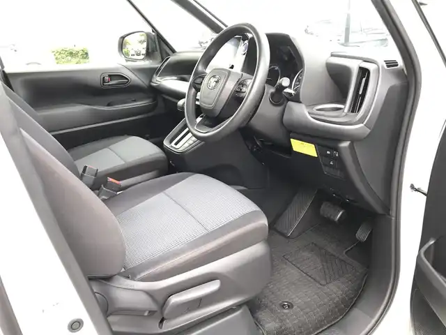 トヨタ ノア ハイブリッド X 鳥取県 2022(令4)年 6.1万km ホワイトパールクリスタルシャイン 純正8型DPオーディオ/BT/USB/Miracast/バックカメラ・ETC/トヨタセーフティセンス/レーンキープアシスト/レーダークルーズコントロール/クリアランスソナー/ドライブレコーダー/LEDヘットライト/両側イージークローザー/オートマチックハイビーム/AC100V充電/プッシュエンジンスタート/スマートキー/フロアマット/ドアバイザー