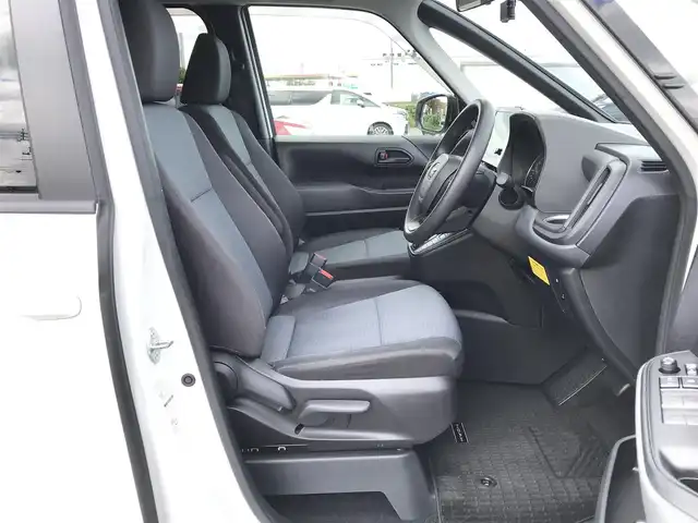 トヨタ ノア ハイブリッド X 鳥取県 2022(令4)年 6.1万km ホワイトパールクリスタルシャイン 純正8型DPオーディオ/BT/USB/Miracast/バックカメラ・ETC/トヨタセーフティセンス/レーンキープアシスト/レーダークルーズコントロール/クリアランスソナー/ドライブレコーダー/LEDヘットライト/両側イージークローザー/オートマチックハイビーム/AC100V充電/プッシュエンジンスタート/スマートキー/フロアマット/ドアバイザー