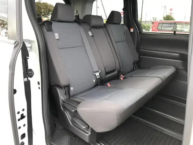 トヨタ ノア ハイブリッド X 鳥取県 2022(令4)年 6.1万km ホワイトパールクリスタルシャイン 純正8型DPオーディオ/BT/USB/Miracast/バックカメラ・ETC/トヨタセーフティセンス/レーンキープアシスト/レーダークルーズコントロール/クリアランスソナー/ドライブレコーダー/LEDヘットライト/両側イージークローザー/オートマチックハイビーム/AC100V充電/プッシュエンジンスタート/スマートキー/フロアマット/ドアバイザー