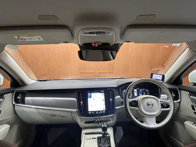 ボルボ Ｖ９０ D4 モメンタム 千葉県 2018(平30)年 5.3万km クリスタルホワイトP ＡＣＣ　/白革シート　/純正ナビ　/ＴＶ　/３６０°/Ｂｌｕｅｔｏｏｔｈ接続　/電動シート　/シートヒーター　/パークアシスト　/電動リアゲート　/ＬＥＤヘッドライト　/衝突軽減ブレーキ　/ＢＬＩＳ　/ＬＫＡ　/ＥＴＣ　/禁煙車