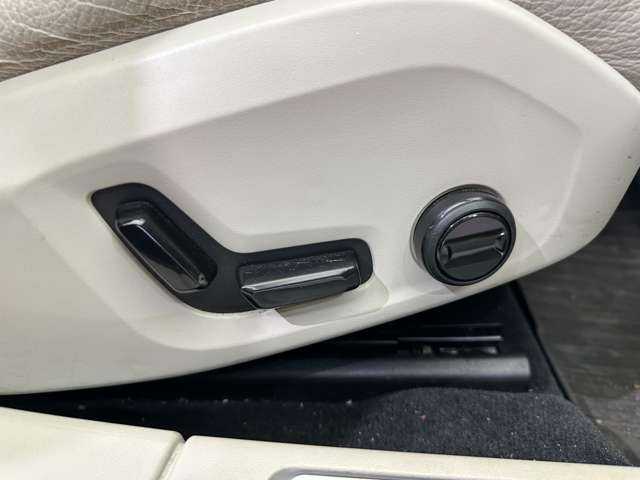 ボルボ Ｖ９０ D4 モメンタム 千葉県 2018(平30)年 5.3万km クリスタルホワイトP ＡＣＣ　/白革シート　/純正ナビ　/ＴＶ　/３６０°/Ｂｌｕｅｔｏｏｔｈ接続　/電動シート　/シートヒーター　/パークアシスト　/電動リアゲート　/ＬＥＤヘッドライト　/衝突軽減ブレーキ　/ＢＬＩＳ　/ＬＫＡ　/ＥＴＣ　/禁煙車