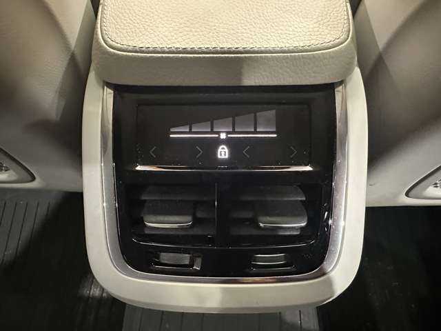 ボルボ Ｖ９０ D4 モメンタム 千葉県 2018(平30)年 5.3万km クリスタルホワイトP ＡＣＣ　/白革シート　/純正ナビ　/ＴＶ　/３６０°/Ｂｌｕｅｔｏｏｔｈ接続　/電動シート　/シートヒーター　/パークアシスト　/電動リアゲート　/ＬＥＤヘッドライト　/衝突軽減ブレーキ　/ＢＬＩＳ　/ＬＫＡ　/ＥＴＣ　/禁煙車