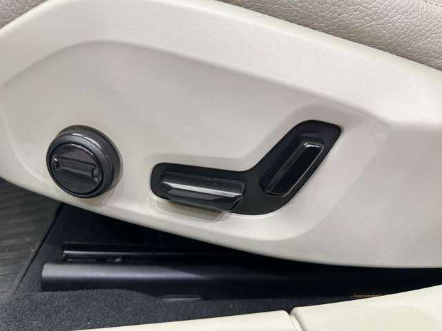 ボルボ Ｖ９０ D4 モメンタム 千葉県 2018(平30)年 5.3万km クリスタルホワイトP ＡＣＣ　/白革シート　/純正ナビ　/ＴＶ　/３６０°/Ｂｌｕｅｔｏｏｔｈ接続　/電動シート　/シートヒーター　/パークアシスト　/電動リアゲート　/ＬＥＤヘッドライト　/衝突軽減ブレーキ　/ＢＬＩＳ　/ＬＫＡ　/ＥＴＣ　/禁煙車