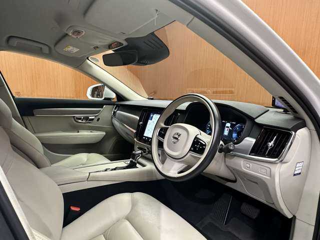 ボルボ Ｖ９０ D4 モメンタム 千葉県 2018(平30)年 5.3万km クリスタルホワイトP ＡＣＣ　/白革シート　/純正ナビ　/ＴＶ　/３６０°/Ｂｌｕｅｔｏｏｔｈ接続　/電動シート　/シートヒーター　/パークアシスト　/電動リアゲート　/ＬＥＤヘッドライト　/衝突軽減ブレーキ　/ＢＬＩＳ　/ＬＫＡ　/ＥＴＣ　/禁煙車