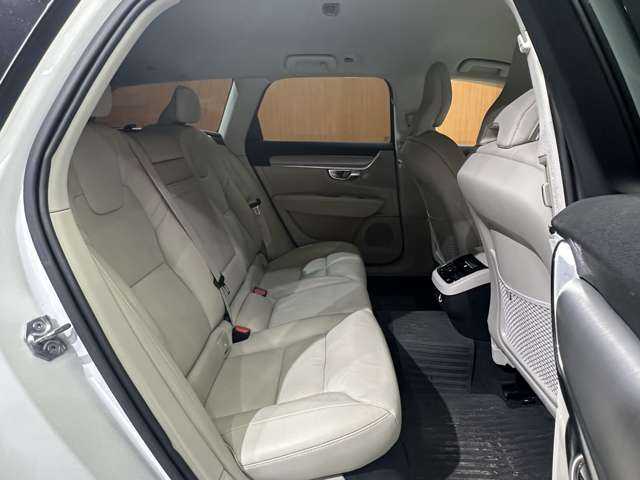 ボルボ Ｖ９０ D4 モメンタム 千葉県 2018(平30)年 5.3万km クリスタルホワイトP ＡＣＣ　/白革シート　/純正ナビ　/ＴＶ　/３６０°/Ｂｌｕｅｔｏｏｔｈ接続　/電動シート　/シートヒーター　/パークアシスト　/電動リアゲート　/ＬＥＤヘッドライト　/衝突軽減ブレーキ　/ＢＬＩＳ　/ＬＫＡ　/ＥＴＣ　/禁煙車