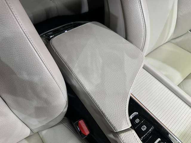 ボルボ Ｖ９０ D4 モメンタム 千葉県 2018(平30)年 5.3万km クリスタルホワイトP ＡＣＣ　/白革シート　/純正ナビ　/ＴＶ　/３６０°/Ｂｌｕｅｔｏｏｔｈ接続　/電動シート　/シートヒーター　/パークアシスト　/電動リアゲート　/ＬＥＤヘッドライト　/衝突軽減ブレーキ　/ＢＬＩＳ　/ＬＫＡ　/ＥＴＣ　/禁煙車