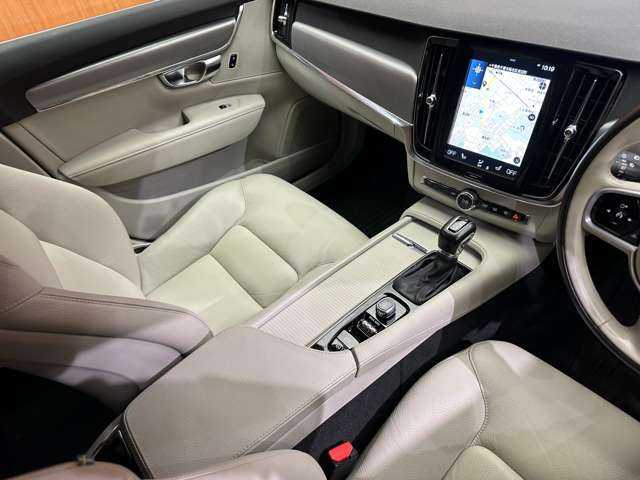 ボルボ Ｖ９０ D4 モメンタム 千葉県 2018(平30)年 5.3万km クリスタルホワイトP ＡＣＣ　/白革シート　/純正ナビ　/ＴＶ　/３６０°/Ｂｌｕｅｔｏｏｔｈ接続　/電動シート　/シートヒーター　/パークアシスト　/電動リアゲート　/ＬＥＤヘッドライト　/衝突軽減ブレーキ　/ＢＬＩＳ　/ＬＫＡ　/ＥＴＣ　/禁煙車