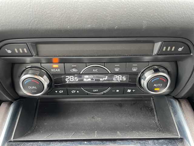 マツダ ＣＸ－８ XD プロアクティブ 静岡県 2018(平30)年 7万km スノーフレイクホワイトパールマイカ ●純正ディスプレイメモリーナビ/（フルセグ/CD/DVD/Bluetooth）/●全方位カメラ/●レーダークルーズコントロール/●スマートブレーキサポート/●前後パーキングセンサー/●レーンキープアシストシステム/●トランクションコントロールシステム/●ブラインドスポットモニタリング/●電動パーキングブレーキ/●オートブレーキホールド/●i-stop/●LEDヘッドライト/●オートライト/●革巻きステアリング/●ステアリングスイッチ/●電動格納ウインカーミラー/●運転席パワーシート/●シートメモリ/●運転席＆助手席シートヒーター/●ETC/●社外フロアマット/●ドアバイザー/●前後ドライブレコーダー/●プッシュスタート/●スマートキー/●純正19インチアルミホイール/●W+サイド+カーテンSRS+ABS