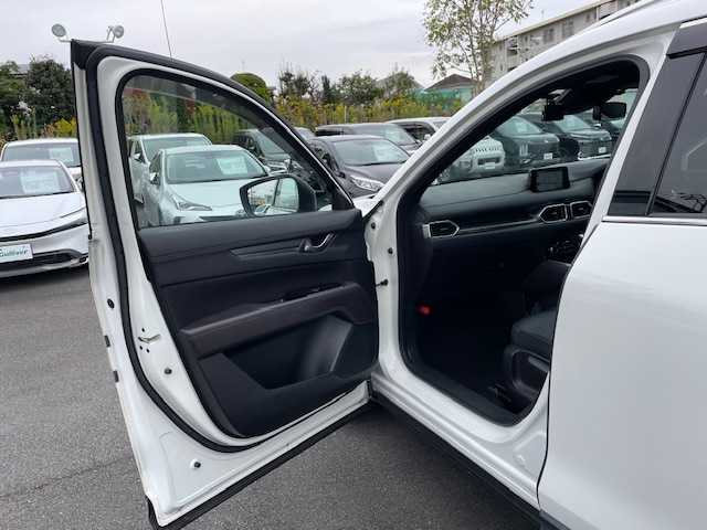 マツダ ＣＸ－８ XD プロアクティブ 静岡県 2018(平30)年 7万km スノーフレイクホワイトパールマイカ ●純正ディスプレイメモリーナビ/（フルセグ/CD/DVD/Bluetooth）/●全方位カメラ/●レーダークルーズコントロール/●スマートブレーキサポート/●前後パーキングセンサー/●レーンキープアシストシステム/●トランクションコントロールシステム/●ブラインドスポットモニタリング/●電動パーキングブレーキ/●オートブレーキホールド/●i-stop/●LEDヘッドライト/●オートライト/●革巻きステアリング/●ステアリングスイッチ/●電動格納ウインカーミラー/●運転席パワーシート/●シートメモリ/●運転席＆助手席シートヒーター/●ETC/●社外フロアマット/●ドアバイザー/●前後ドライブレコーダー/●プッシュスタート/●スマートキー/●純正19インチアルミホイール/●W+サイド+カーテンSRS+ABS