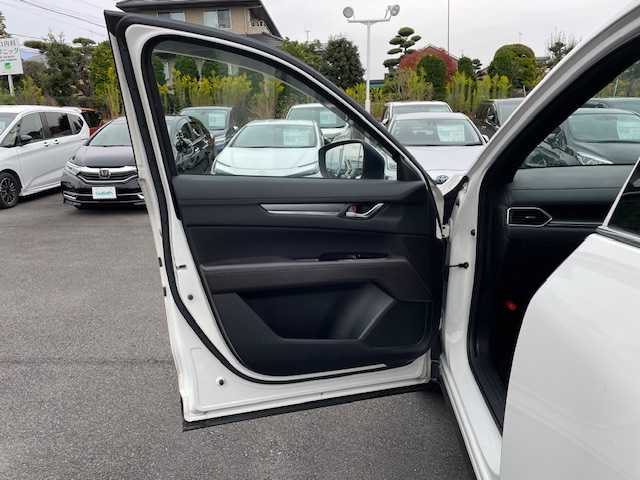 マツダ ＣＸ－８ XD プロアクティブ 静岡県 2018(平30)年 7万km スノーフレイクホワイトパールマイカ ●純正ディスプレイメモリーナビ/（フルセグ/CD/DVD/Bluetooth）/●全方位カメラ/●レーダークルーズコントロール/●スマートブレーキサポート/●前後パーキングセンサー/●レーンキープアシストシステム/●トランクションコントロールシステム/●ブラインドスポットモニタリング/●電動パーキングブレーキ/●オートブレーキホールド/●i-stop/●LEDヘッドライト/●オートライト/●革巻きステアリング/●ステアリングスイッチ/●電動格納ウインカーミラー/●運転席パワーシート/●シートメモリ/●運転席＆助手席シートヒーター/●ETC/●社外フロアマット/●ドアバイザー/●前後ドライブレコーダー/●プッシュスタート/●スマートキー/●純正19インチアルミホイール/●W+サイド+カーテンSRS+ABS