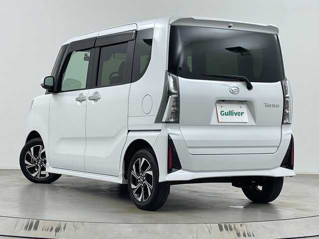 ダイハツ タント カスタム X 埼玉県 2023(令5)年 2.7万km シャイニングホワイトパール 純正ナビ/　(Bluetooth/USB/DVD/CD/HDMI/FM/AM)/フルセグテレビ/バックカメラ/ETC/前方ドライブレコーダー/両側パワースライドドア/ハーフレザーシート/運転席・助手席シートヒーター/衝突被害軽減ブレーキ/車線逸脱警報/クリアランスソナー/オートハイビーム/オートLEDライト/電子パーキングシステム/ブレーキホールド/プッシュスタート/純正14インチアルミホイール
