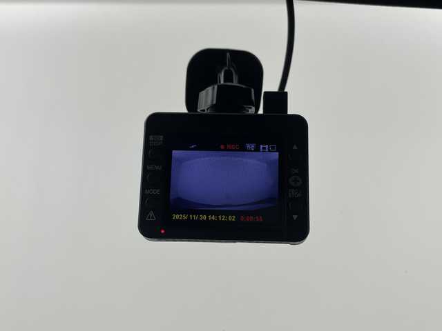 ダイハツ タント カスタム X 埼玉県 2023(令5)年 2.7万km シャイニングホワイトパール 純正ナビ/　(Bluetooth/USB/DVD/CD/HDMI/FM/AM)/フルセグテレビ/バックカメラ/ETC/前方ドライブレコーダー/両側パワースライドドア/ハーフレザーシート/運転席・助手席シートヒーター/衝突被害軽減ブレーキ/車線逸脱警報/クリアランスソナー/オートハイビーム/オートLEDライト/電子パーキングシステム/ブレーキホールド/プッシュスタート/純正14インチアルミホイール