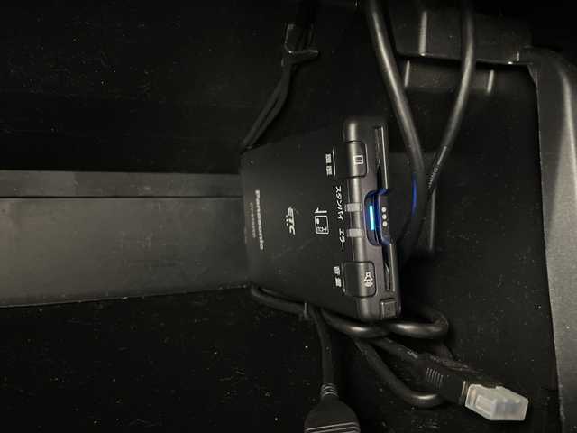 ダイハツ タント カスタム X 埼玉県 2023(令5)年 2.7万km シャイニングホワイトパール 純正ナビ/　(Bluetooth/USB/DVD/CD/HDMI/FM/AM)/フルセグテレビ/バックカメラ/ETC/前方ドライブレコーダー/両側パワースライドドア/ハーフレザーシート/運転席・助手席シートヒーター/衝突被害軽減ブレーキ/車線逸脱警報/クリアランスソナー/オートハイビーム/オートLEDライト/電子パーキングシステム/ブレーキホールド/プッシュスタート/純正14インチアルミホイール