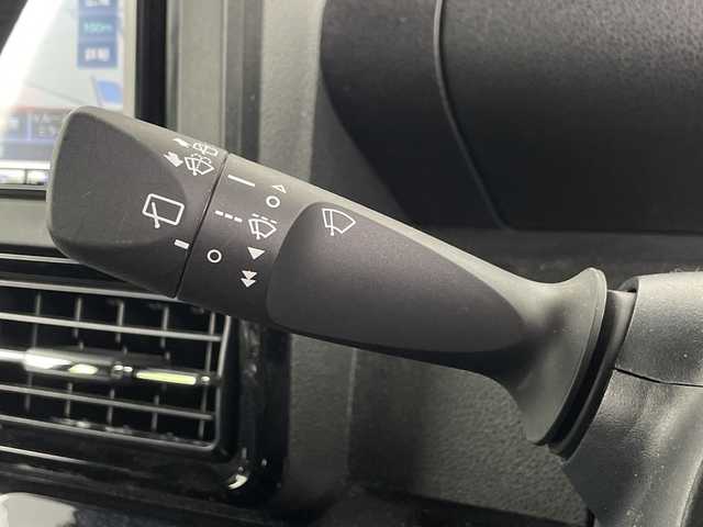 ダイハツ タント カスタム X 埼玉県 2023(令5)年 2.7万km シャイニングホワイトパール 純正ナビ/　(Bluetooth/USB/DVD/CD/HDMI/FM/AM)/フルセグテレビ/バックカメラ/ETC/前方ドライブレコーダー/両側パワースライドドア/ハーフレザーシート/運転席・助手席シートヒーター/衝突被害軽減ブレーキ/車線逸脱警報/クリアランスソナー/オートハイビーム/オートLEDライト/電子パーキングシステム/ブレーキホールド/プッシュスタート/純正14インチアルミホイール