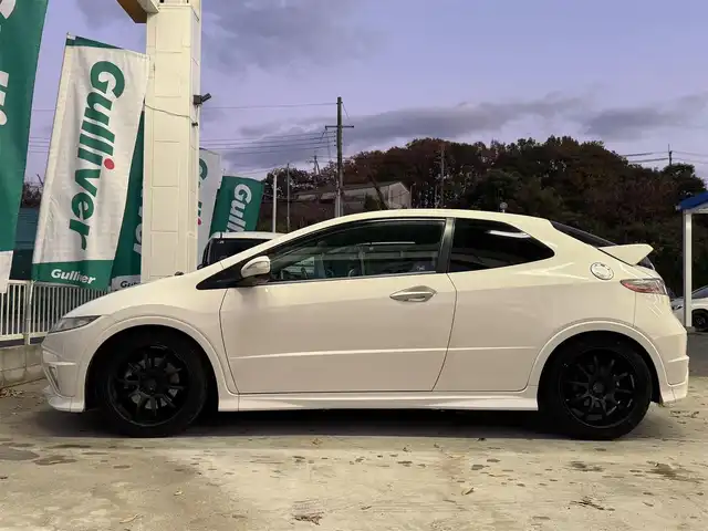 ホンダ シビック タイプR ユーロ 兵庫県 2009(平21)年 3.5万km チャンピオンシップホワイト アドバン18インチAW/Defiインマニ圧メーター/DefiアドバンスZDマルチ表示計/社外ポータブルナビ/ETC/ステアリングリモコン/純正オーディオ/リアパーキングセンサー/革巻きステアリング/タイプR専用シート/6速MT/キセノンヘッドライト/キーレスキー/プッシュスタート/純正ホイール積み込み（スタッドレス）