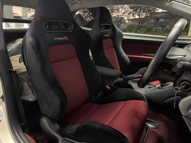 ホンダ シビック タイプR ユーロ 兵庫県 2009(平21)年 3.5万km チャンピオンシップホワイト アドバン18インチAW/Defiインマニ圧メーター/DefiアドバンスZDマルチ表示計/社外ポータブルナビ/ETC/ステアリングリモコン/純正オーディオ/リアパーキングセンサー/革巻きステアリング/タイプR専用シート/6速MT/キセノンヘッドライト/キーレスキー/プッシュスタート/純正ホイール積み込み（スタッドレス）