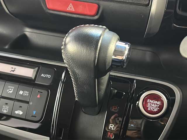 ホンダ Ｎ ＢＯＸ カスタム G SSパッケージ 東京都 2013(平25)年 8.9万km プレミアムゴールドパープルパール (株)IDOMが運営する【じしゃロン国分寺店】の自社ローン対象車両になります。こちらは現金ご利用時の価格です。自社ローンご希望の方は別途その旨お申付け下さい。/両側パワースライドドア/社外メモリナビ（ストラーダ CN-R300D）/フルセグテレビ/黒革巻きステアリング/フォグランプ/オートライト/ETC/HID