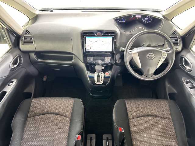 日産 セレナ ハイウェイS S HV Aセーフ 佐賀県 2014(平26)年 6.3万km ブリリアントホワイトパール 社外ＳＤナビ/（AM FM SD USB Ipod HDMI AUX Bluetooth）/後席用モニター　/全方位カメラ　/ETC/ワンセグTV/横滑り防止　/ふらつき警報　/衝突軽減　/レーンキープアシスト　/クルーズコントロール　/両側電動パワースライドドア　/純正フロアマット　/純正１６インチアルミホイール/スマートキー/スペアキー/電動格納ミラー/ドアバイザー